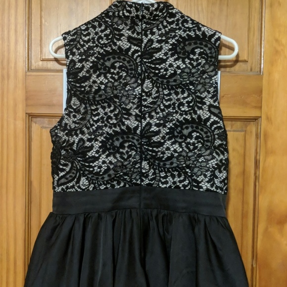 Beautiful lace dress - Picture 2 of 8